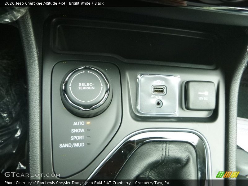 Bright White / Black 2020 Jeep Cherokee Altitude 4x4