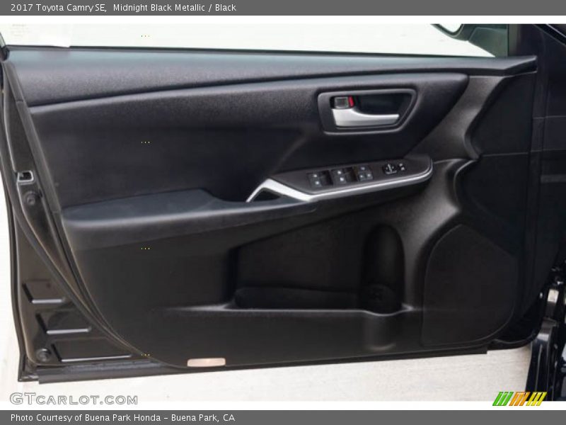 Midnight Black Metallic / Black 2017 Toyota Camry SE