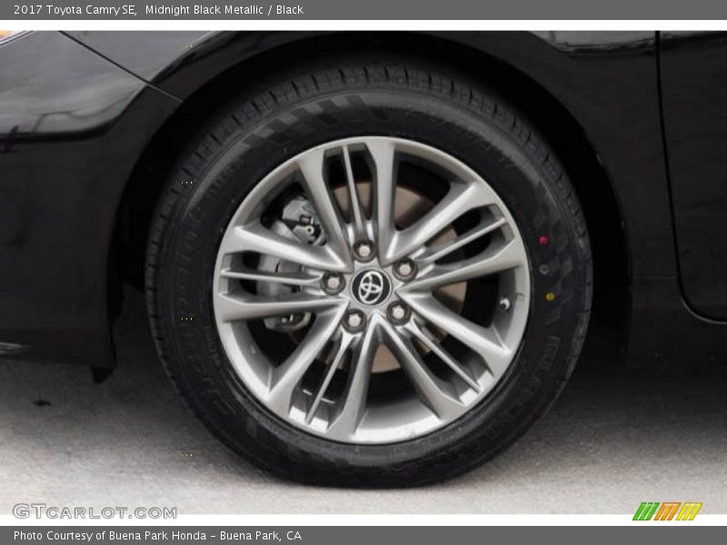 Midnight Black Metallic / Black 2017 Toyota Camry SE