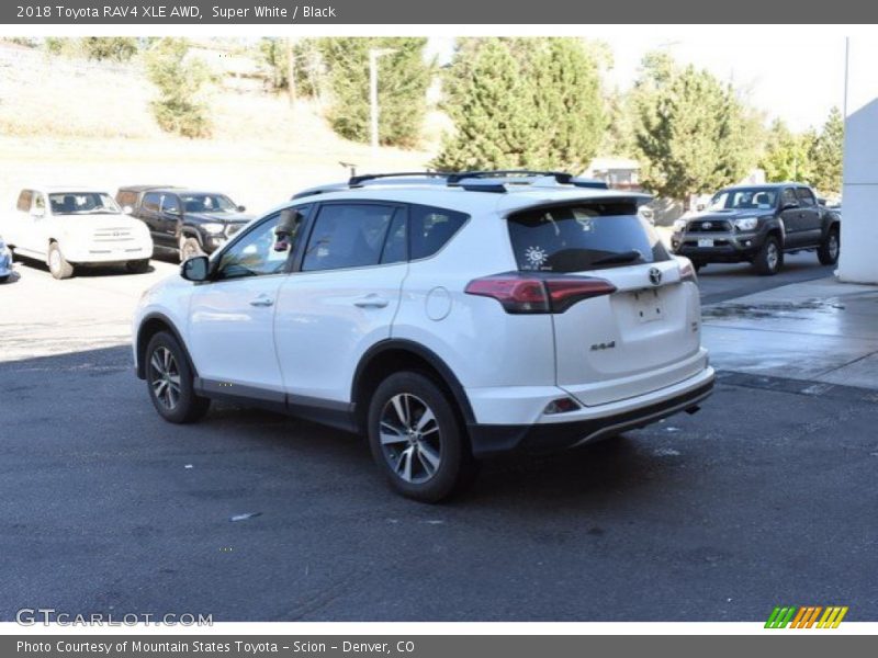 Super White / Black 2018 Toyota RAV4 XLE AWD