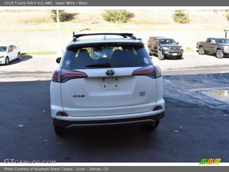 Super White / Black 2018 Toyota RAV4 XLE AWD