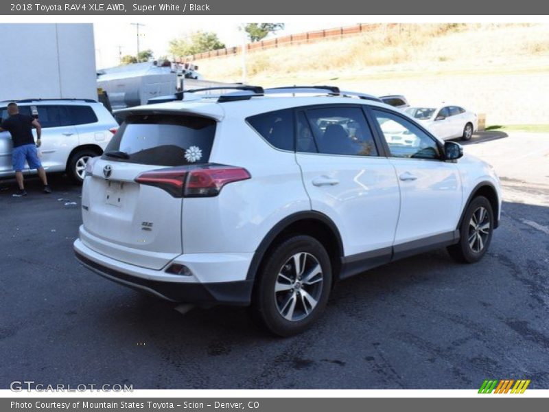 Super White / Black 2018 Toyota RAV4 XLE AWD