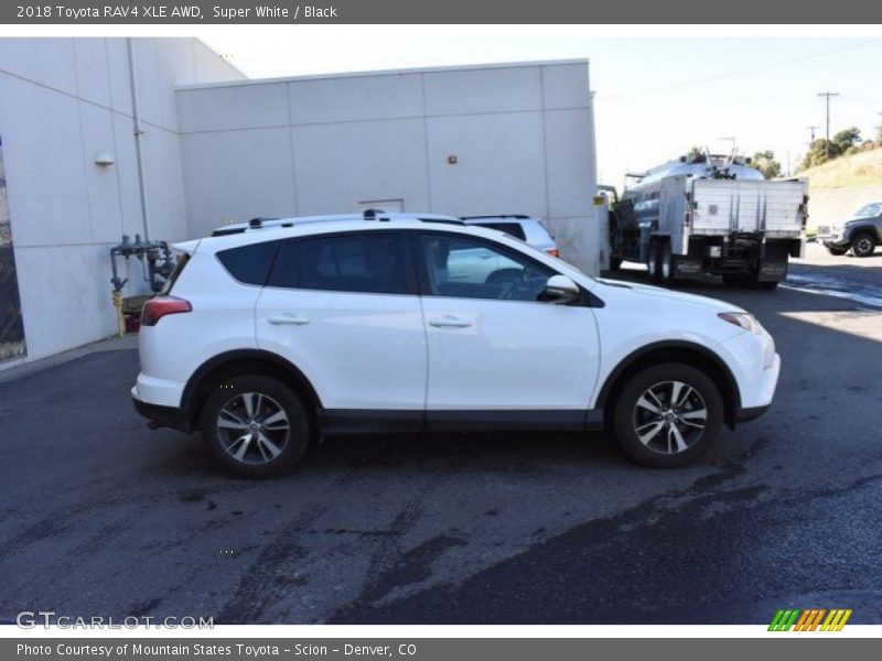 Super White / Black 2018 Toyota RAV4 XLE AWD