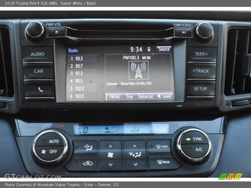 Super White / Black 2018 Toyota RAV4 XLE AWD