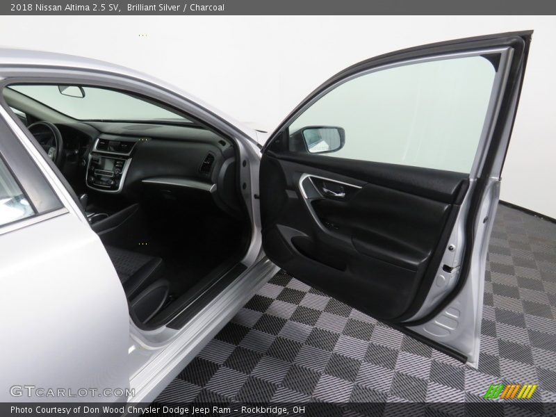 Brilliant Silver / Charcoal 2018 Nissan Altima 2.5 SV