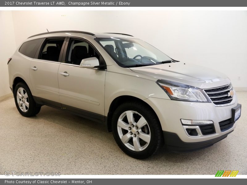 Champagne Silver Metallic / Ebony 2017 Chevrolet Traverse LT AWD