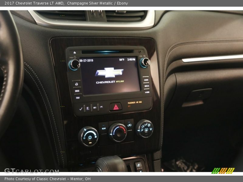 Champagne Silver Metallic / Ebony 2017 Chevrolet Traverse LT AWD