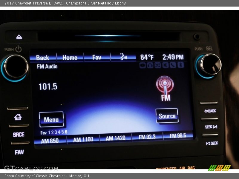Champagne Silver Metallic / Ebony 2017 Chevrolet Traverse LT AWD