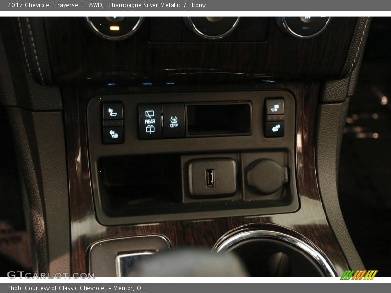 Champagne Silver Metallic / Ebony 2017 Chevrolet Traverse LT AWD