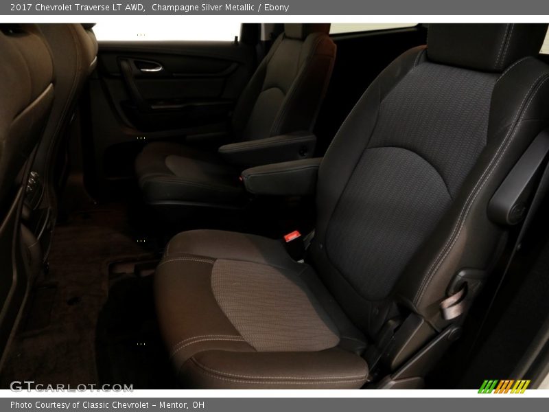Champagne Silver Metallic / Ebony 2017 Chevrolet Traverse LT AWD