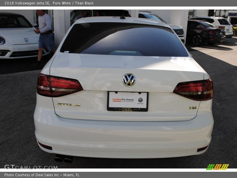 Pure White / Titan Black 2018 Volkswagen Jetta SE