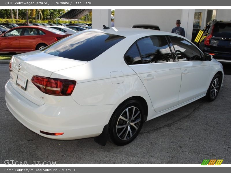 Pure White / Titan Black 2018 Volkswagen Jetta SE