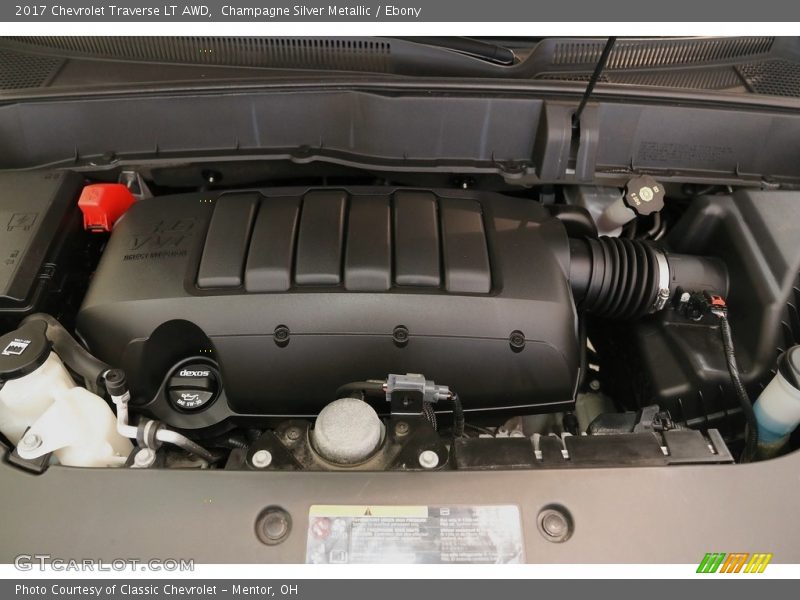 Champagne Silver Metallic / Ebony 2017 Chevrolet Traverse LT AWD