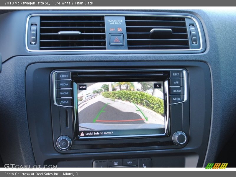 Pure White / Titan Black 2018 Volkswagen Jetta SE