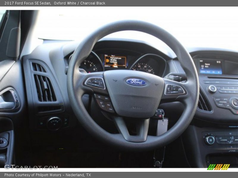 Oxford White / Charcoal Black 2017 Ford Focus SE Sedan