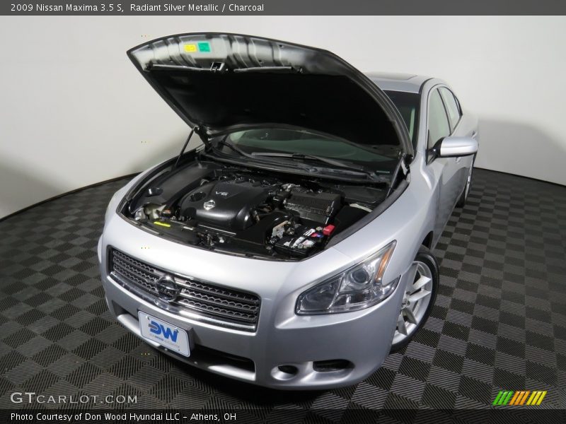 Radiant Silver Metallic / Charcoal 2009 Nissan Maxima 3.5 S