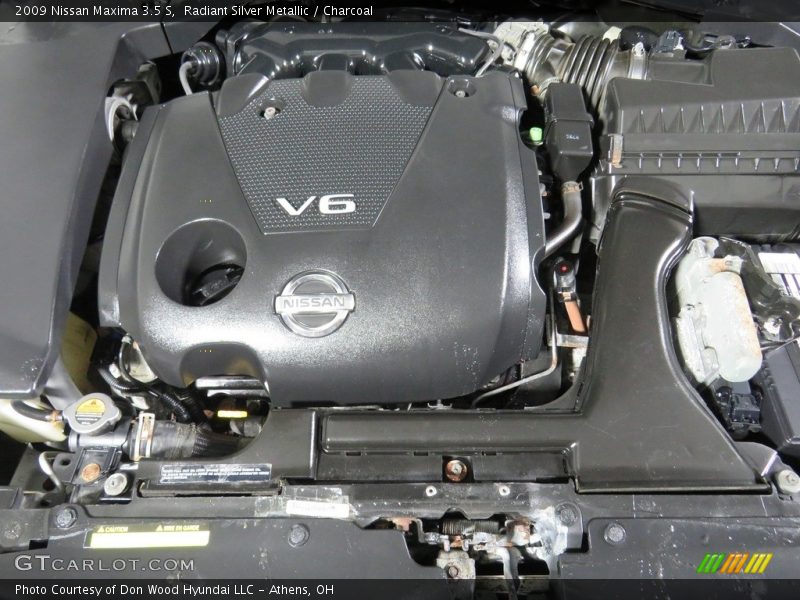 Radiant Silver Metallic / Charcoal 2009 Nissan Maxima 3.5 S
