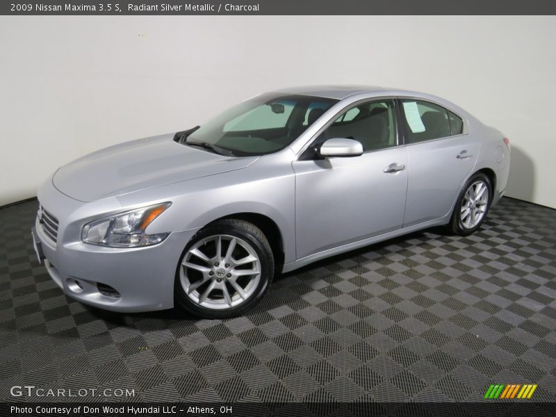 Radiant Silver Metallic / Charcoal 2009 Nissan Maxima 3.5 S