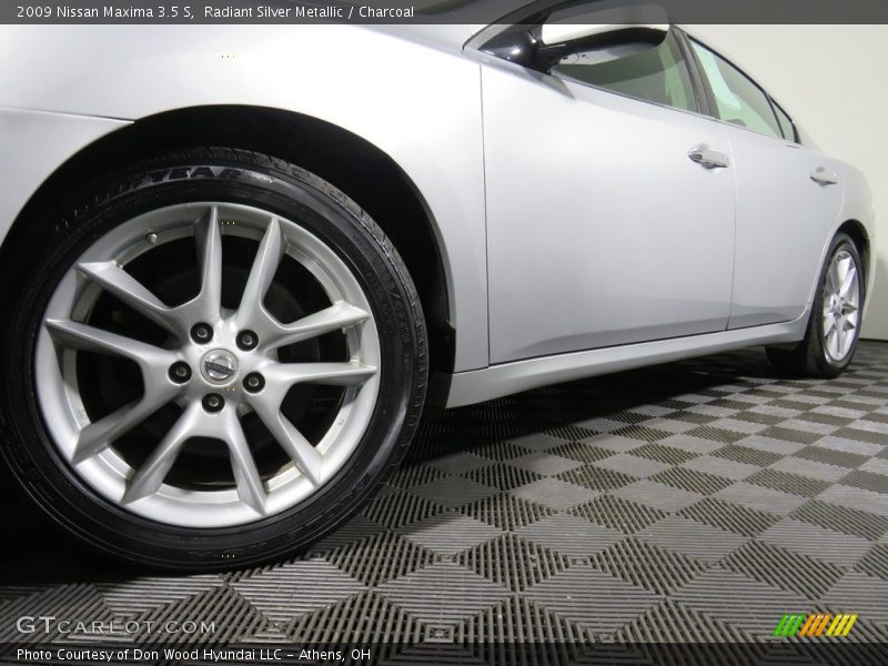 Radiant Silver Metallic / Charcoal 2009 Nissan Maxima 3.5 S