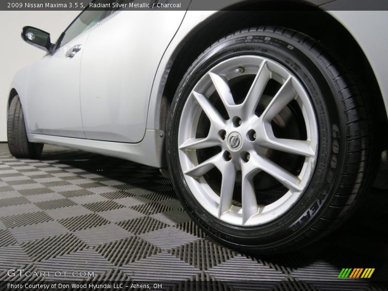 Radiant Silver Metallic / Charcoal 2009 Nissan Maxima 3.5 S