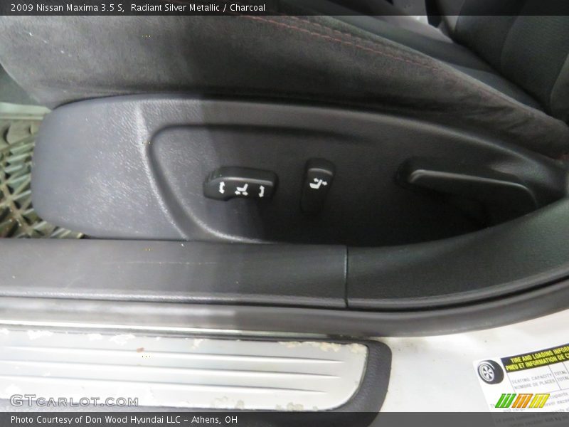 Radiant Silver Metallic / Charcoal 2009 Nissan Maxima 3.5 S