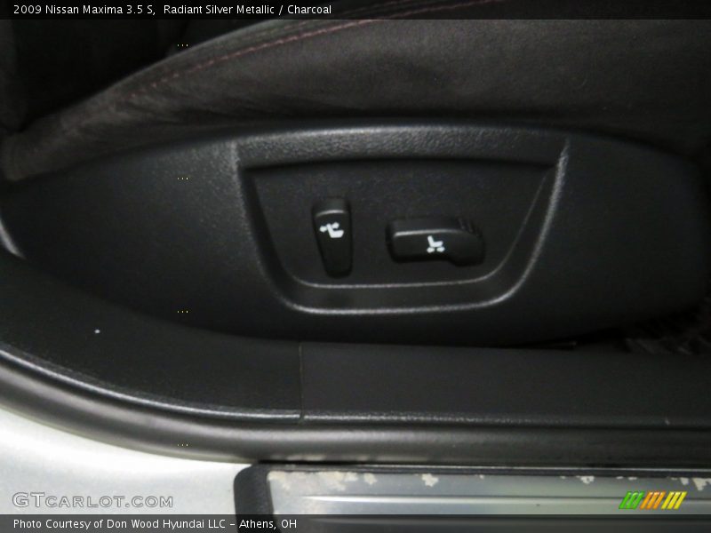 Radiant Silver Metallic / Charcoal 2009 Nissan Maxima 3.5 S