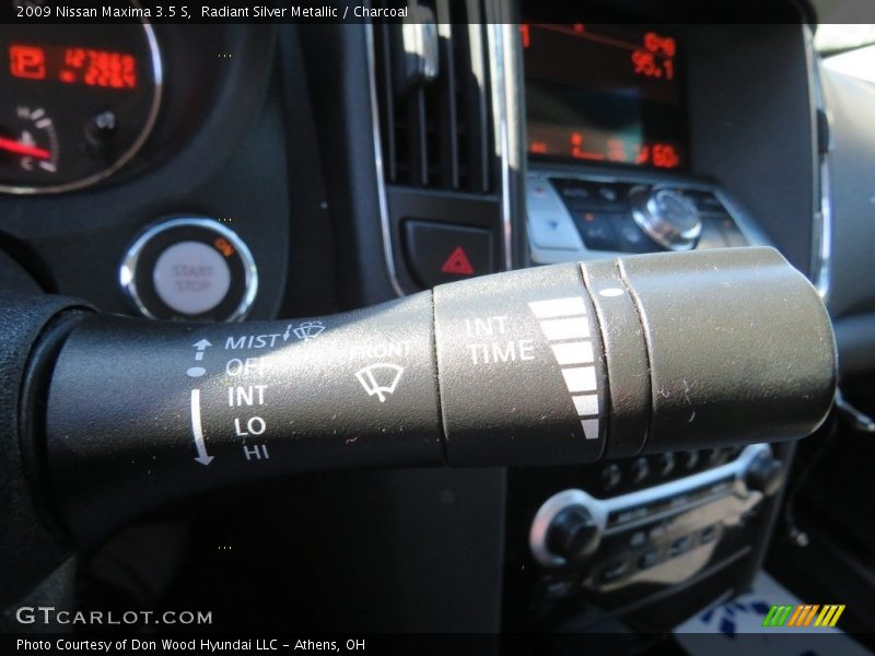 Radiant Silver Metallic / Charcoal 2009 Nissan Maxima 3.5 S