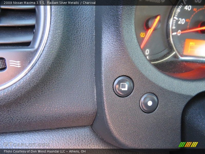 Radiant Silver Metallic / Charcoal 2009 Nissan Maxima 3.5 S