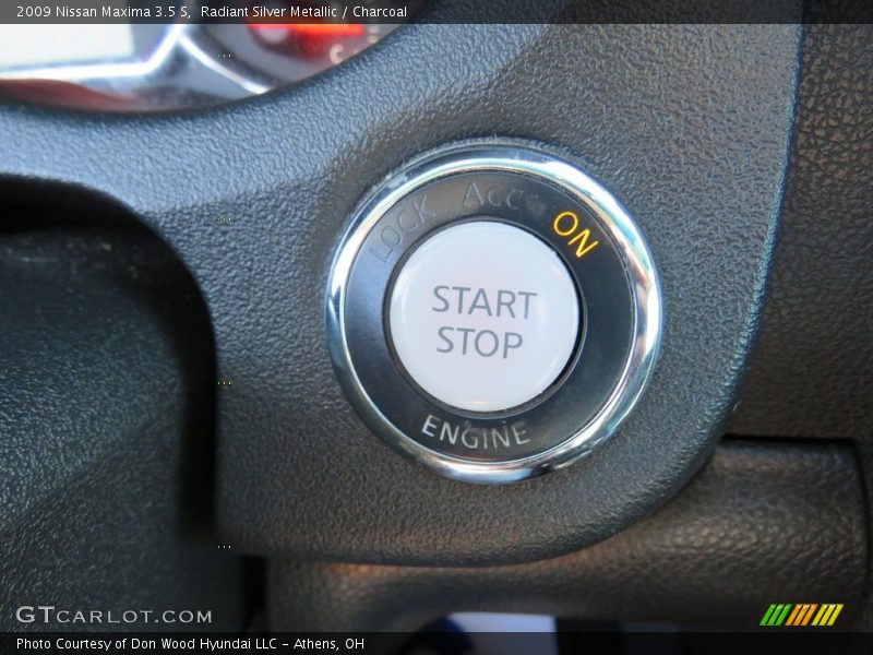 Radiant Silver Metallic / Charcoal 2009 Nissan Maxima 3.5 S