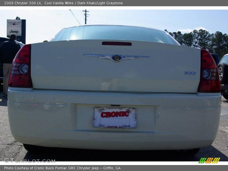 Cool Vanilla White / Dark Khaki/Light Graystone 2009 Chrysler 300 LX