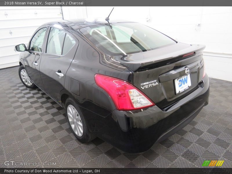 Super Black / Charcoal 2018 Nissan Versa SV