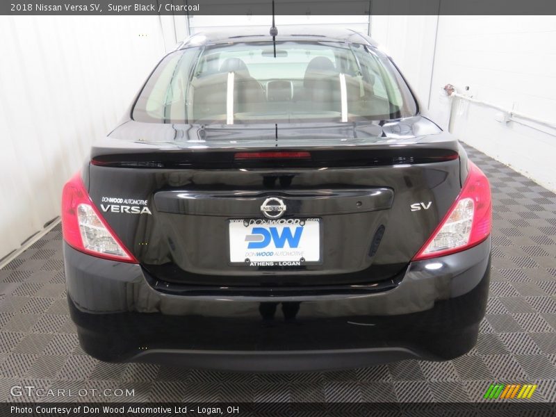 Super Black / Charcoal 2018 Nissan Versa SV