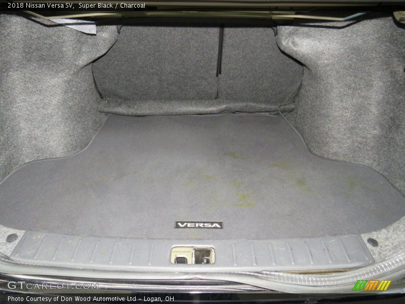 Super Black / Charcoal 2018 Nissan Versa SV