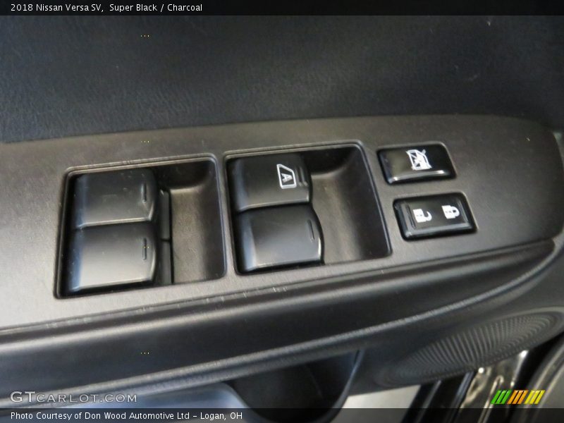 Super Black / Charcoal 2018 Nissan Versa SV