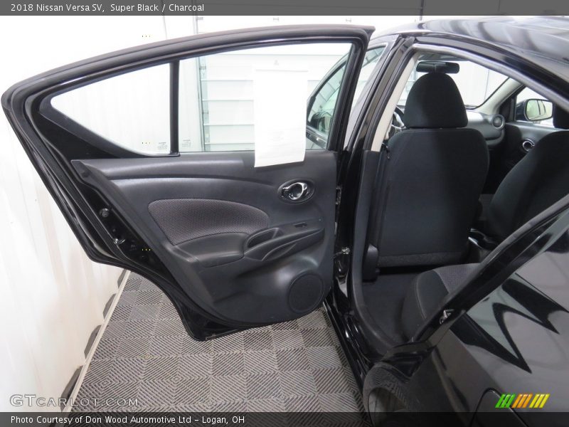 Super Black / Charcoal 2018 Nissan Versa SV