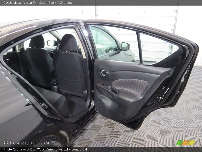 Super Black / Charcoal 2018 Nissan Versa SV