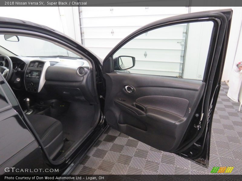 Super Black / Charcoal 2018 Nissan Versa SV