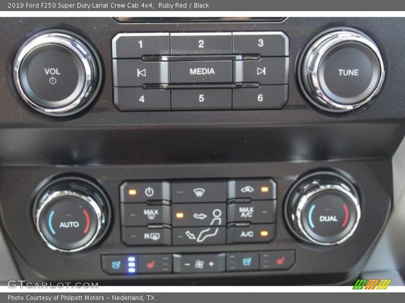 Ruby Red / Black 2019 Ford F250 Super Duty Lariat Crew Cab 4x4