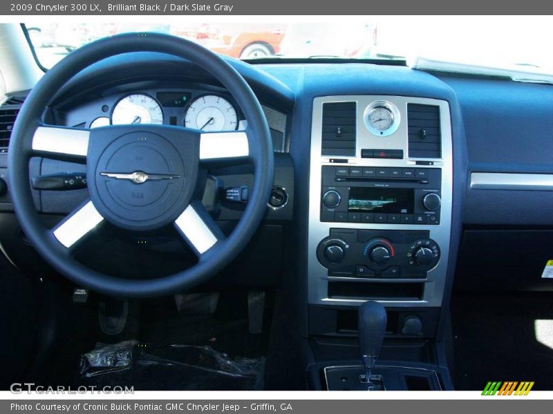 Brilliant Black / Dark Slate Gray 2009 Chrysler 300 LX