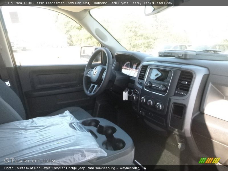 Diamond Black Crystal Pearl / Black/Diesel Gray 2019 Ram 1500 Classic Tradesman Crew Cab 4x4