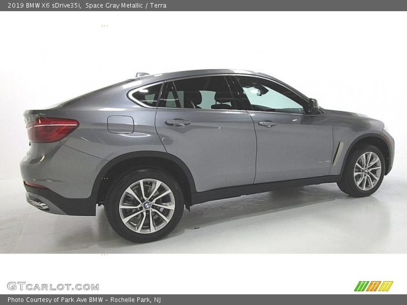 Space Gray Metallic / Terra 2019 BMW X6 sDrive35i