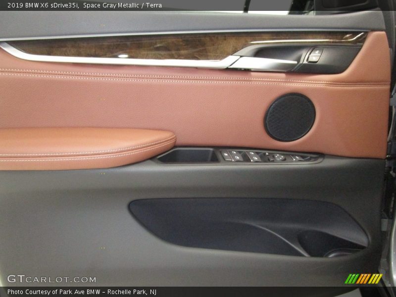 Space Gray Metallic / Terra 2019 BMW X6 sDrive35i
