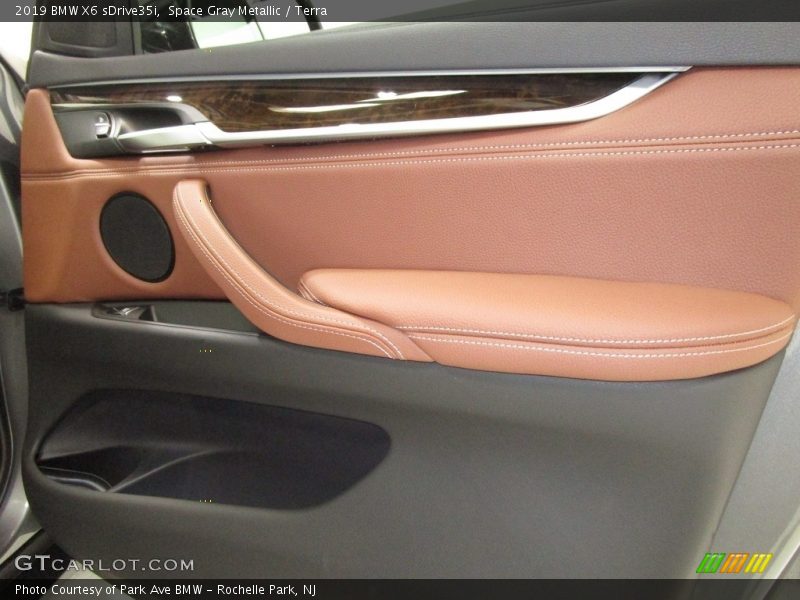 Space Gray Metallic / Terra 2019 BMW X6 sDrive35i