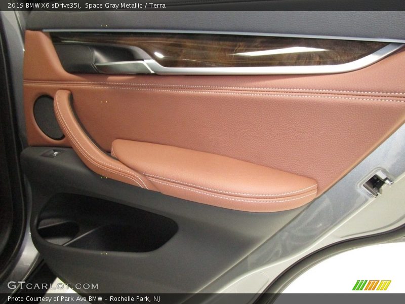 Space Gray Metallic / Terra 2019 BMW X6 sDrive35i