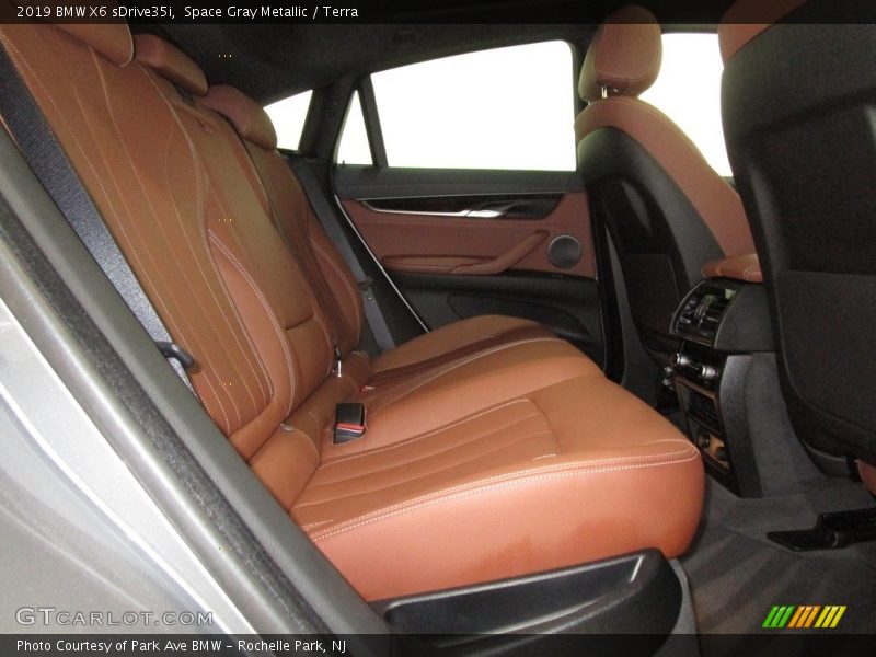 Space Gray Metallic / Terra 2019 BMW X6 sDrive35i