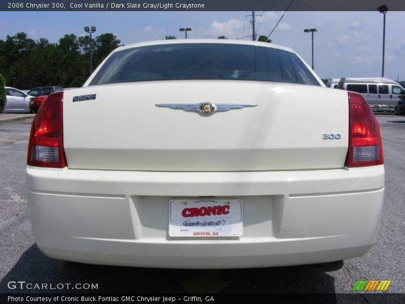 Cool Vanilla / Dark Slate Gray/Light Graystone 2006 Chrysler 300