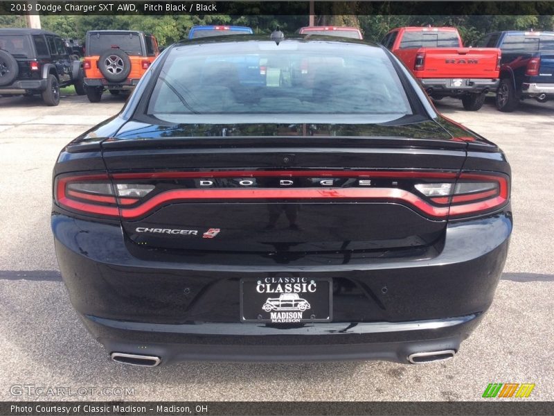 Pitch Black / Black 2019 Dodge Charger SXT AWD