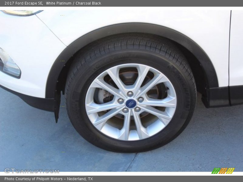 White Platinum / Charcoal Black 2017 Ford Escape SE