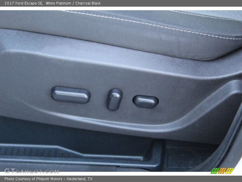 White Platinum / Charcoal Black 2017 Ford Escape SE