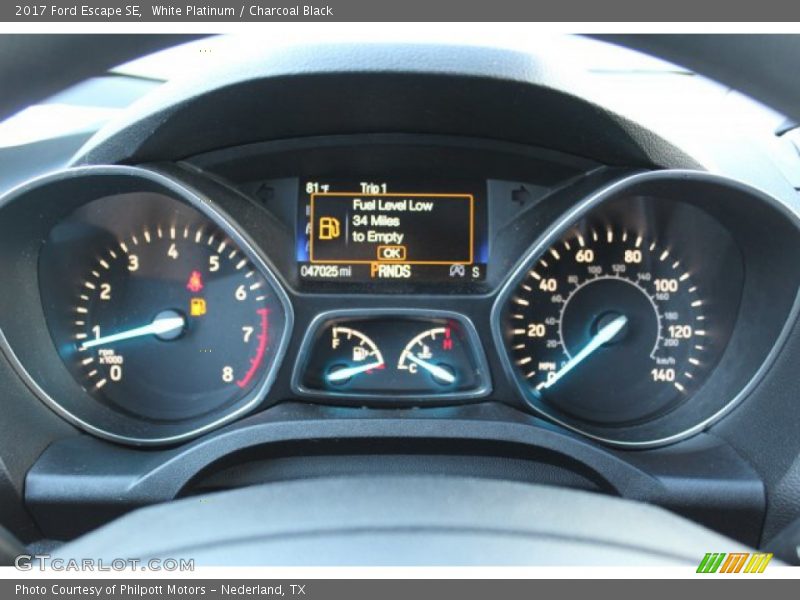 White Platinum / Charcoal Black 2017 Ford Escape SE